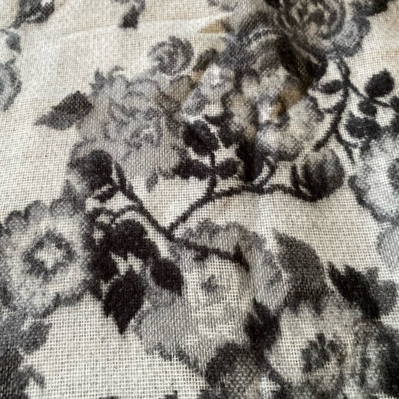 V.Frass Cashmink Acrylic Soft Grey Floral Winter Scarf- Made in Germany - Picture 7 of 14